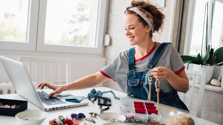 Como Vender Artesanato na Internet e Transformar Sua Habilidade em Renda