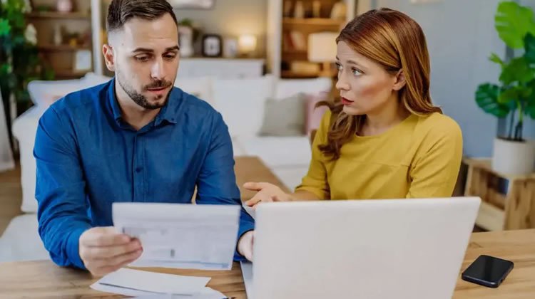 Imóvel com Dívidas: Como Identificar, Avaliar e Resolver Antes de Comprar